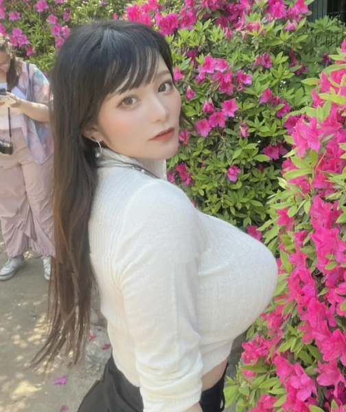 图片[4]-举牌女郎SAORI傲人身姿让拳手无心比赛-乐游舍